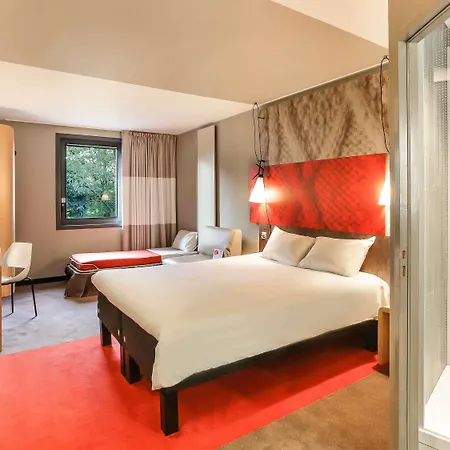 Ibis Est Pontlieue Hotel 3*