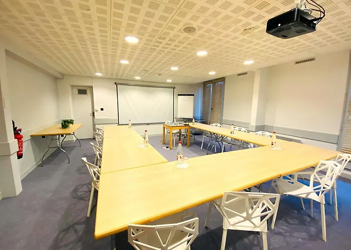 Ibis Est Pontlieue Hotel 3*