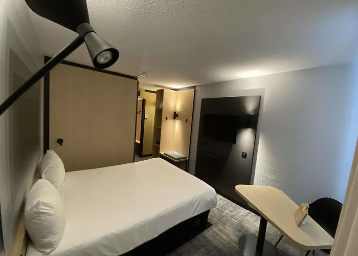 Ibis Est Pontlieue Hotel 3*